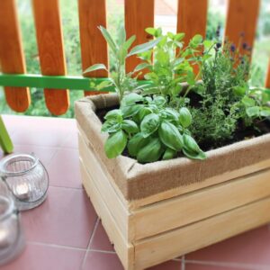 dřevěný květník