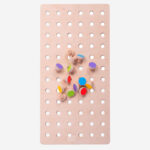 deska s barevnými kolíky, montessori prvek