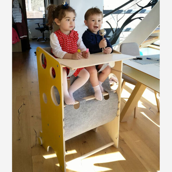 učící věž s vysokou jídelní stoličkou pro dvojčata