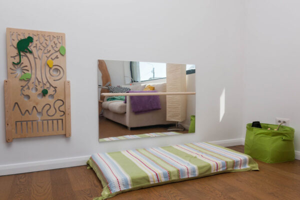 montessori zrcadlo na stěnu