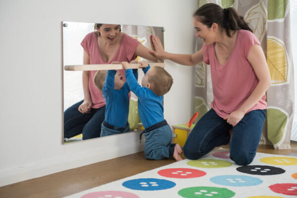 montessori zrcadlo na stěnu
