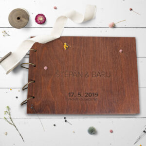svatební dřevěné fotoalbum